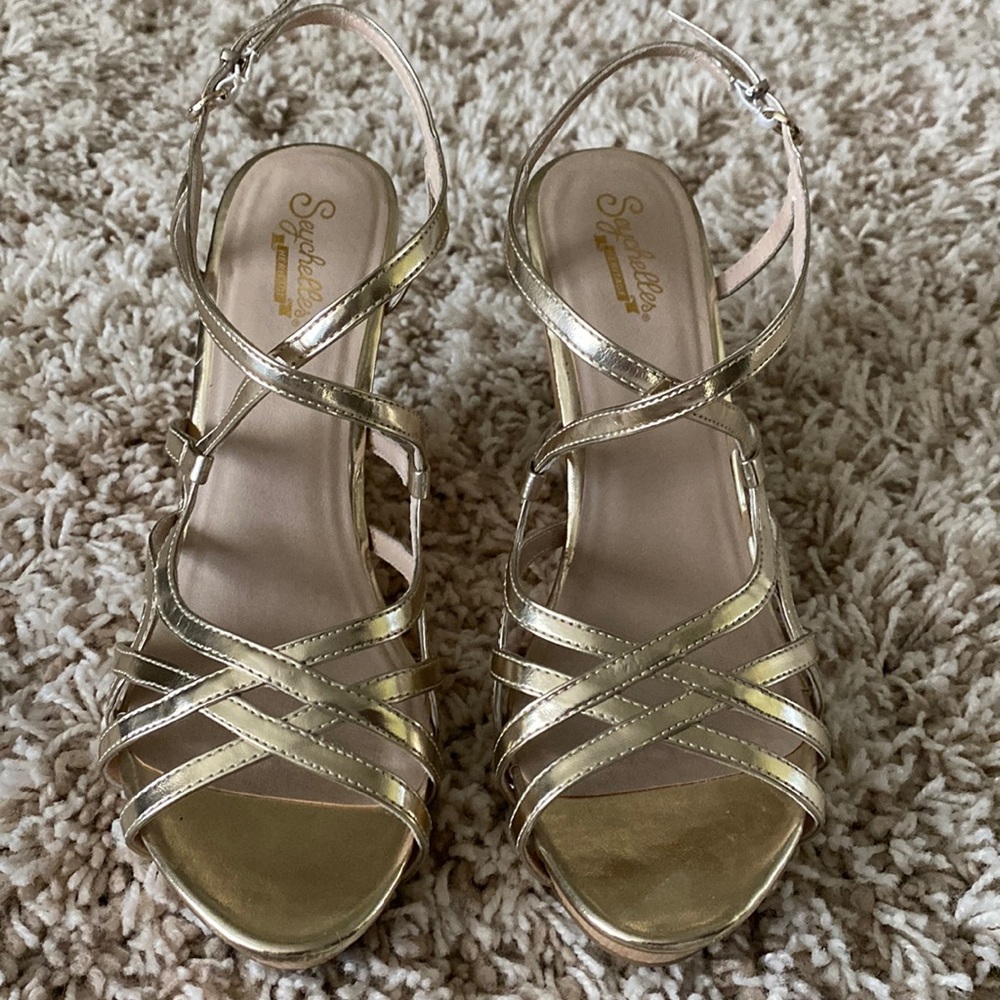 Brand-new gold strappy platform sandals w/ faux wood heels. Size 9. Never worn!